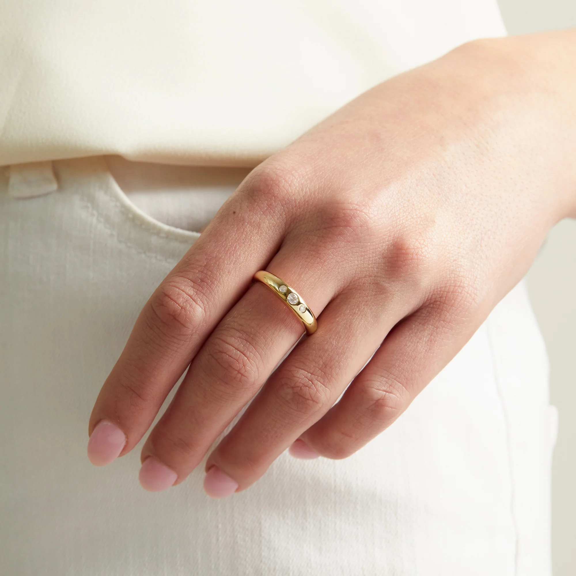 3 Stone Dome Ring - Image 3