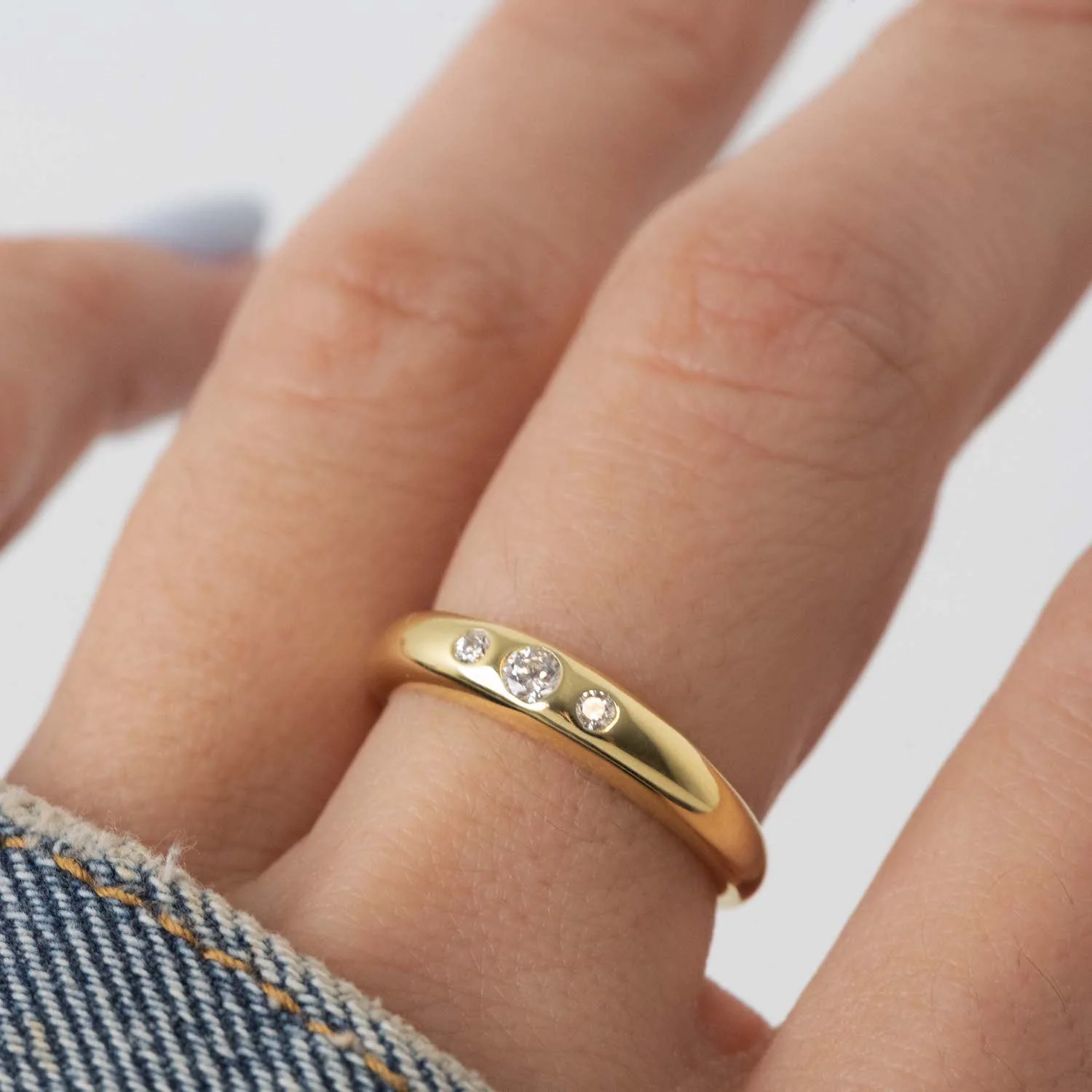 3 Stone Dome Ring - Image 4