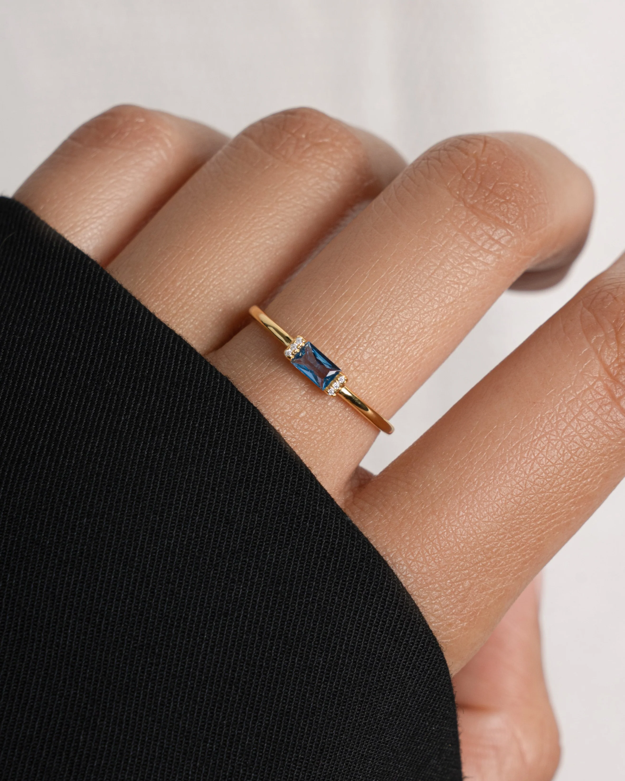 Aquamarine Simple Baguette Ring - Image 4