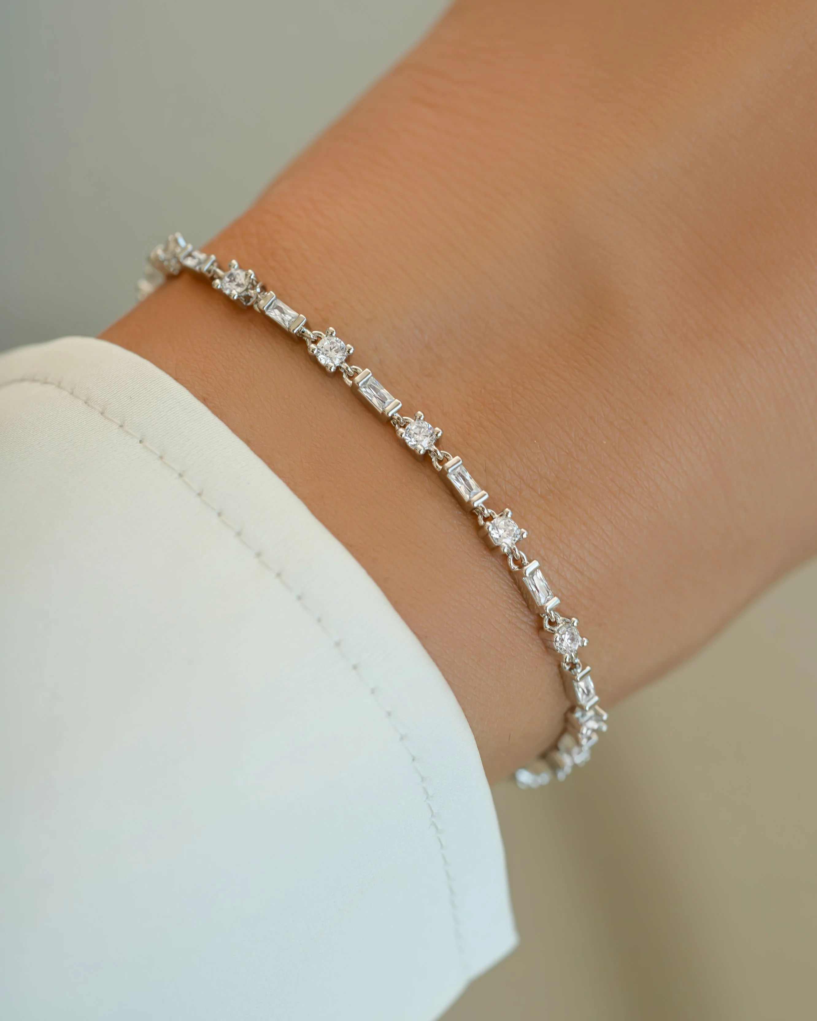 Baguette & Solitaire Diamond Bracelet - Image 4