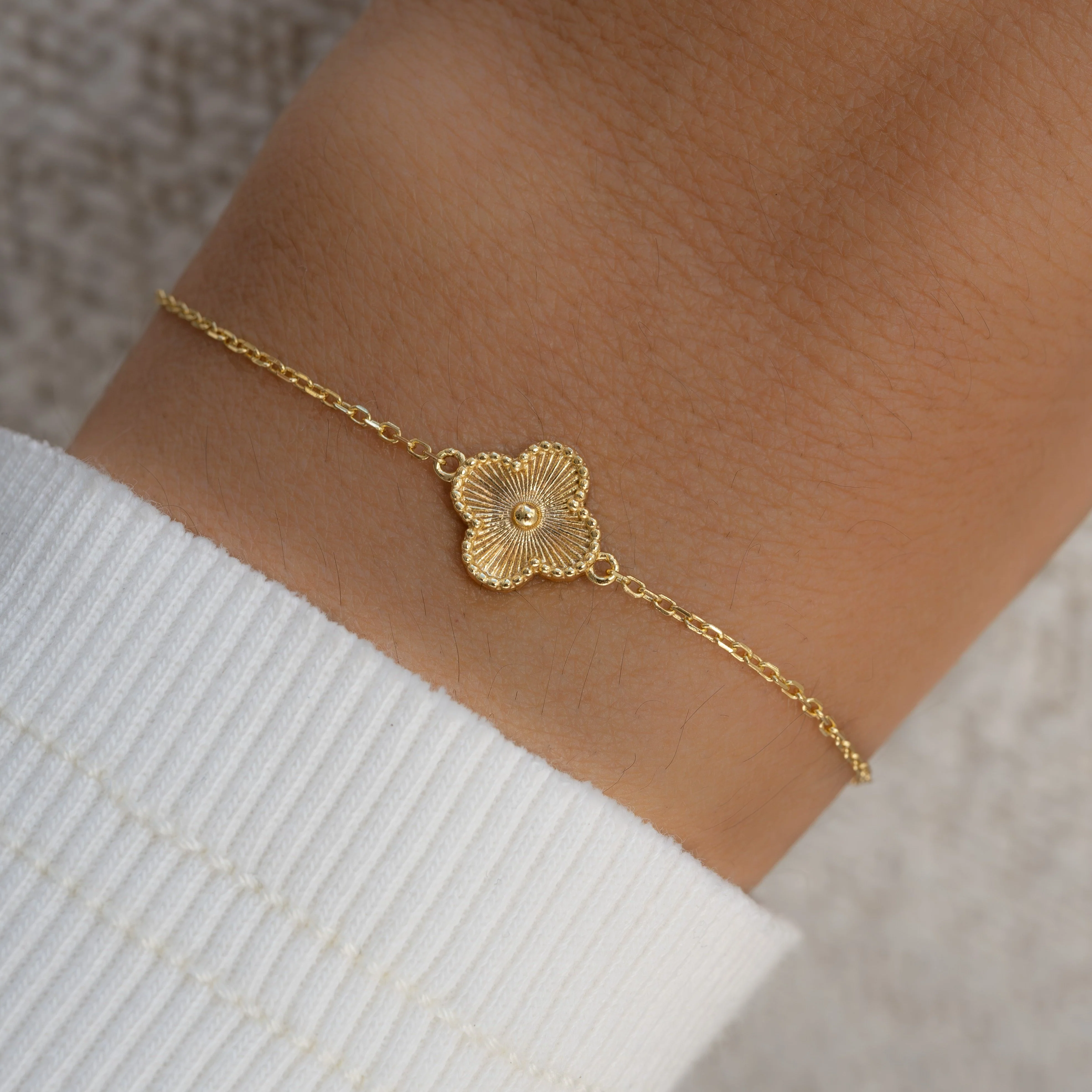 Dahlia Single Four Leaf Clover Bracelet - Image 2