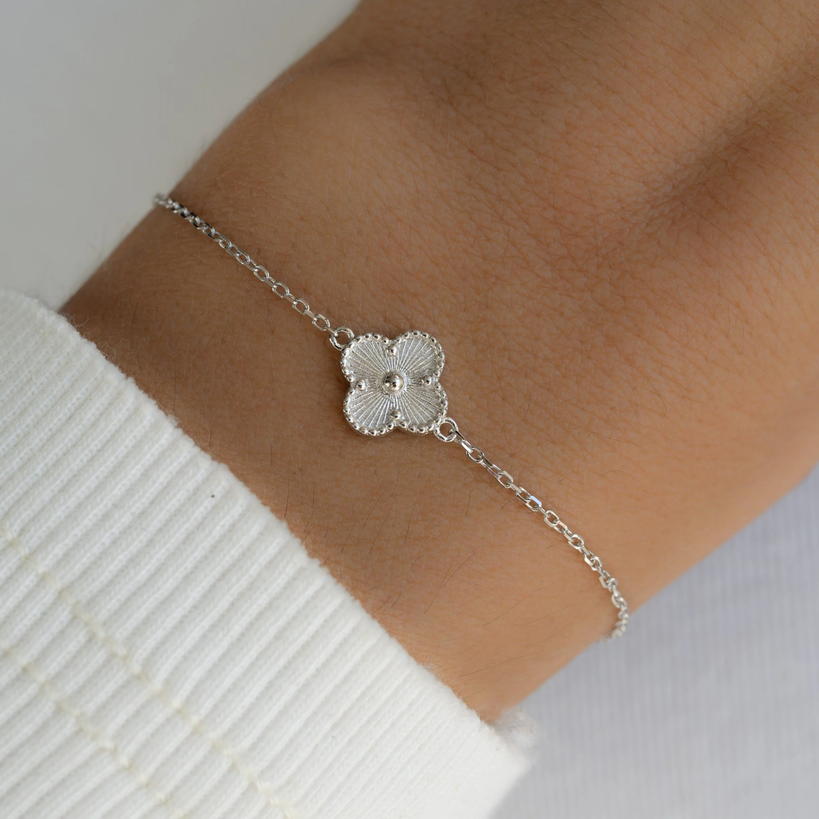 Dahlia Single Four Leaf Clover Bracelet - Image 3