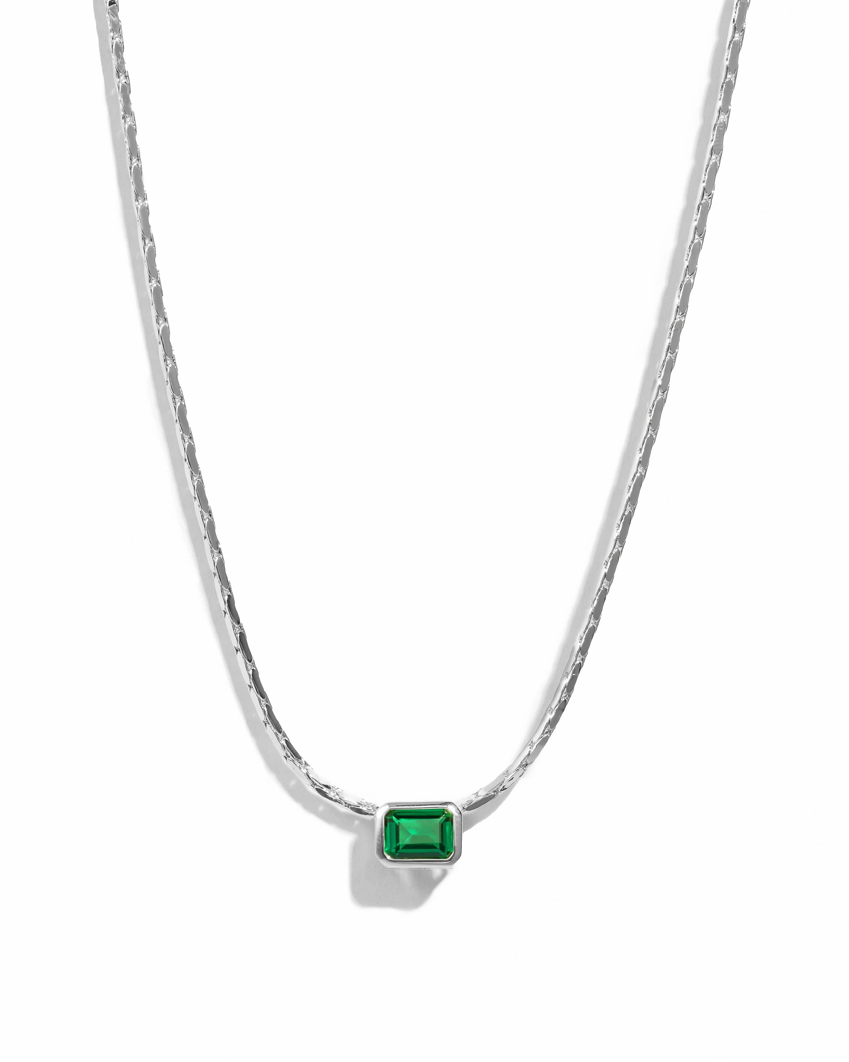 Emerald Baguette Bezel Statement Necklace - Image 11
