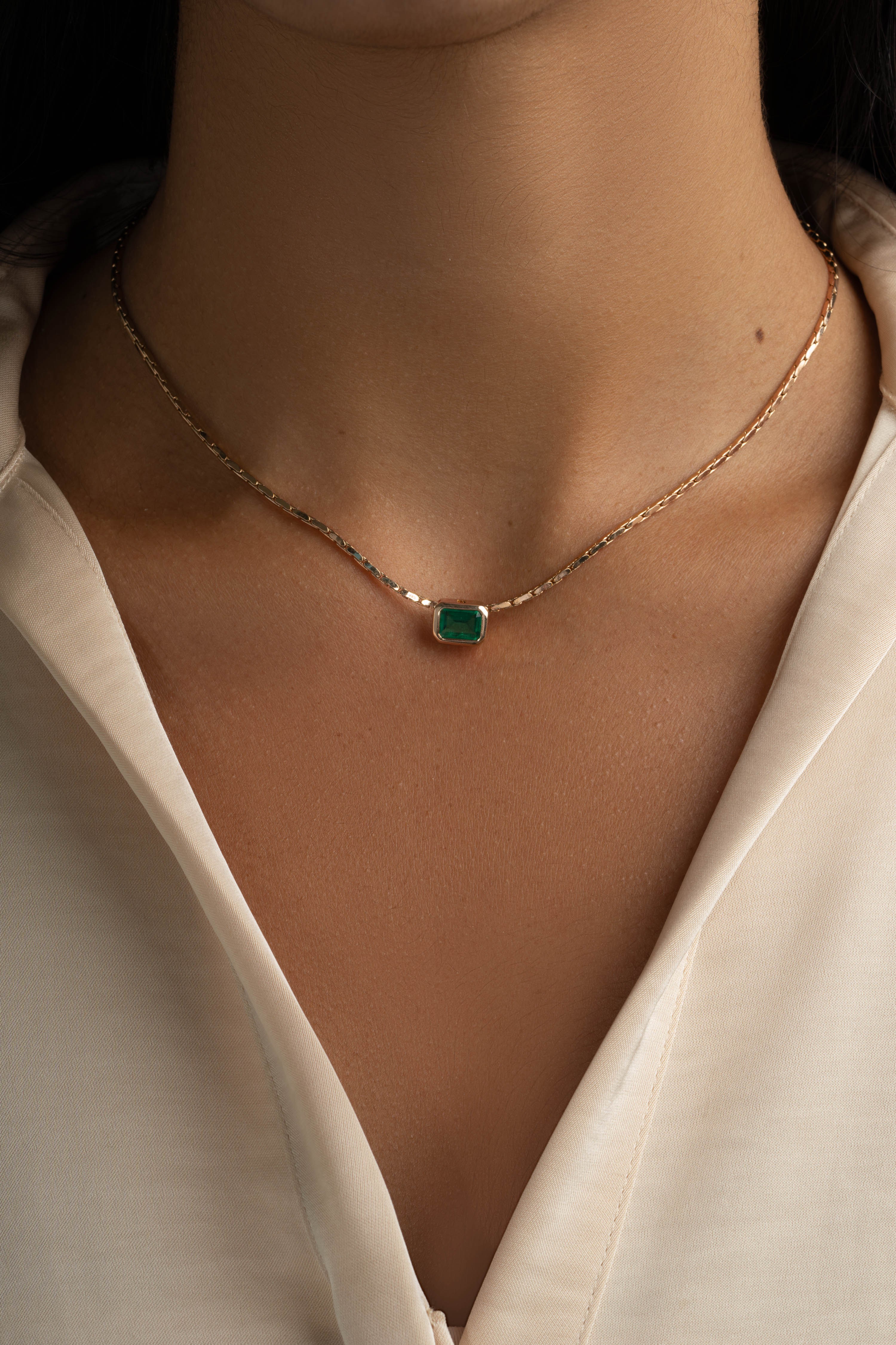 Emerald Baguette Bezel Statement Necklace - Image 2