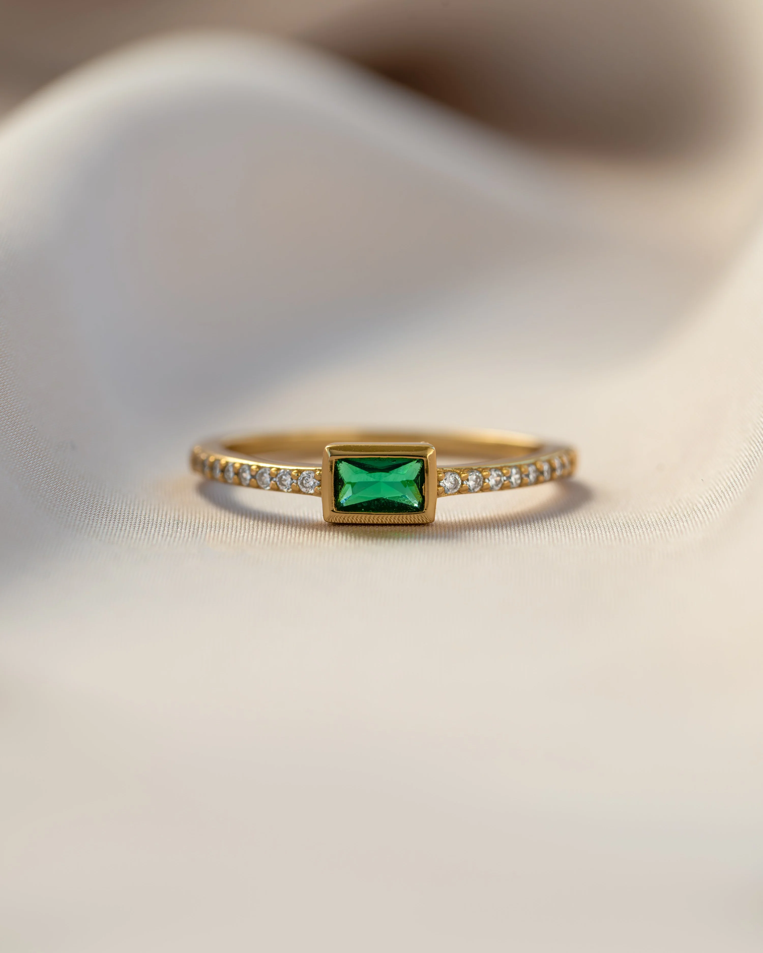 Emerald Baguette Ring w Pavé Band - Image 8