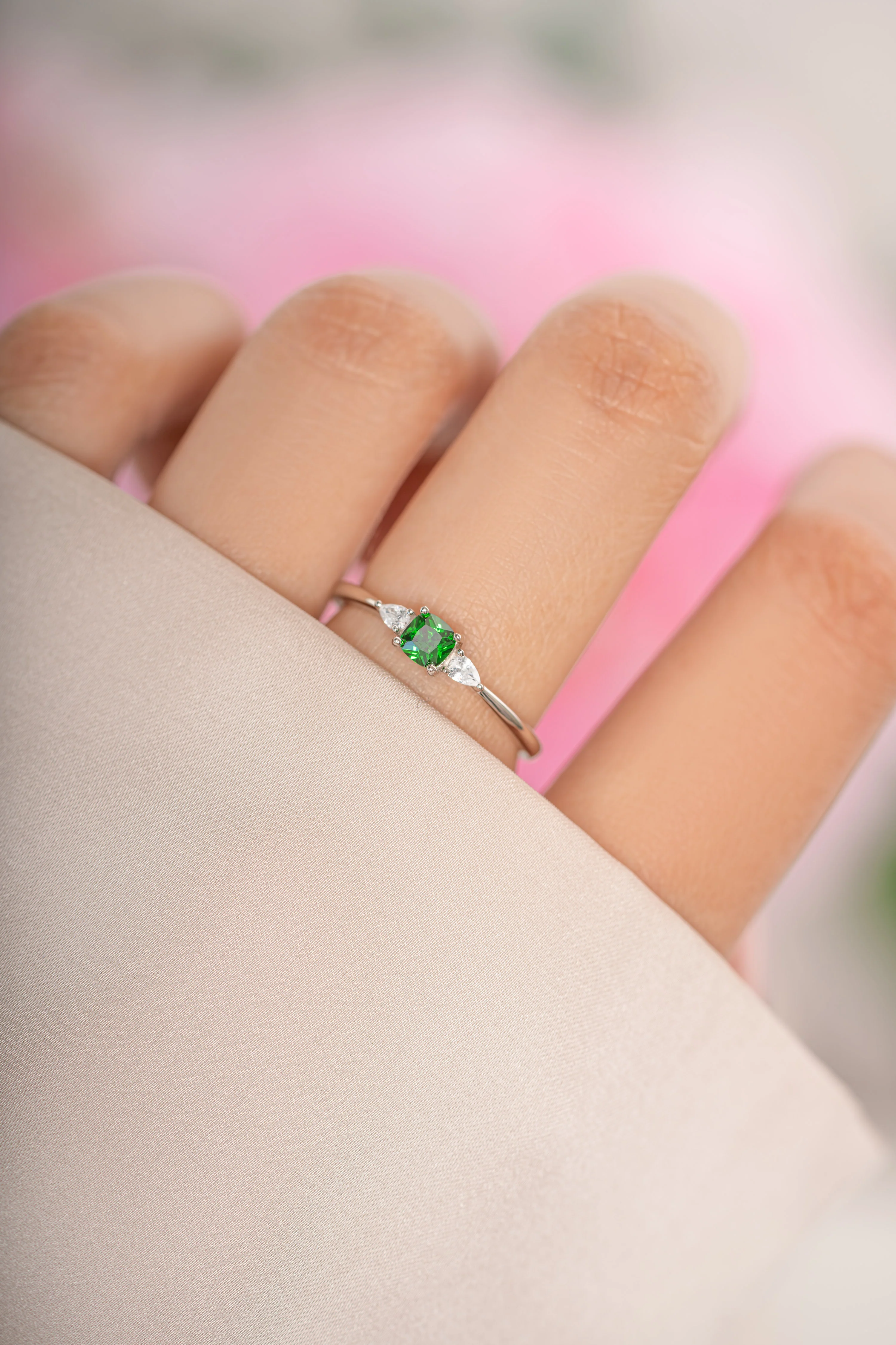 Emerald Cushion Ring - Image 4