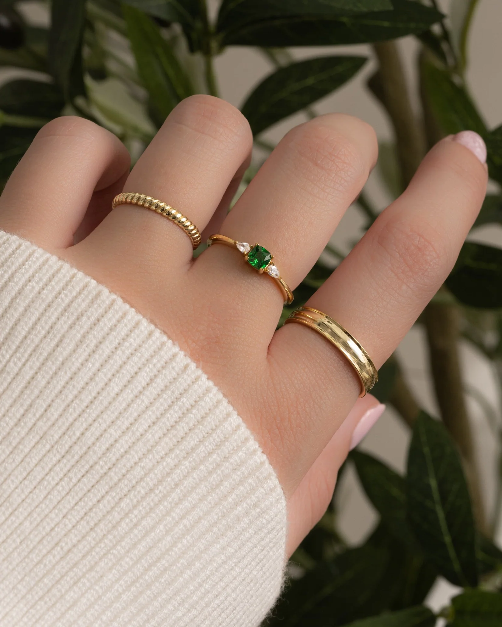 Emerald Cushion Ring - Image 7