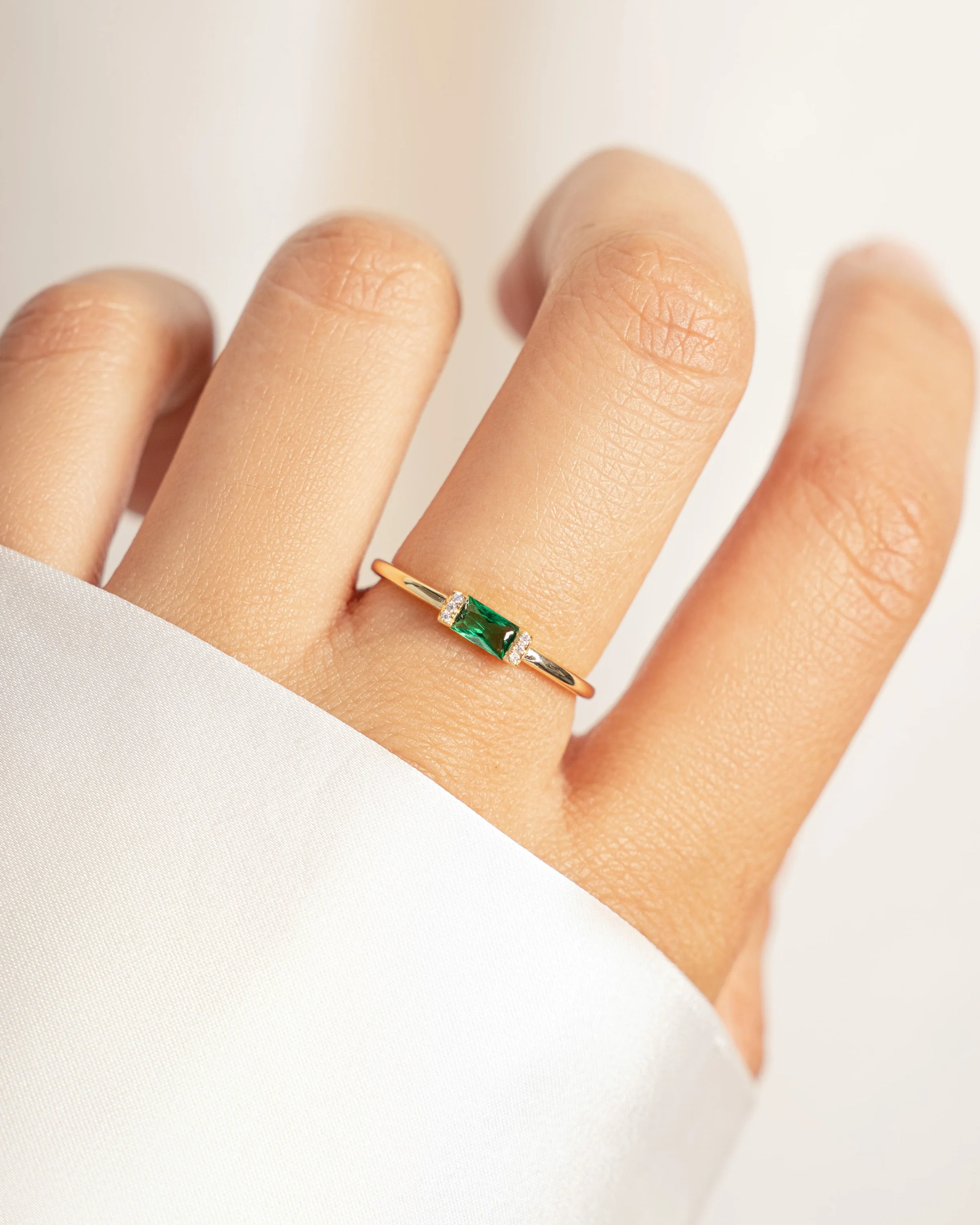 Emerald Simple Baguette Ring - Image 2