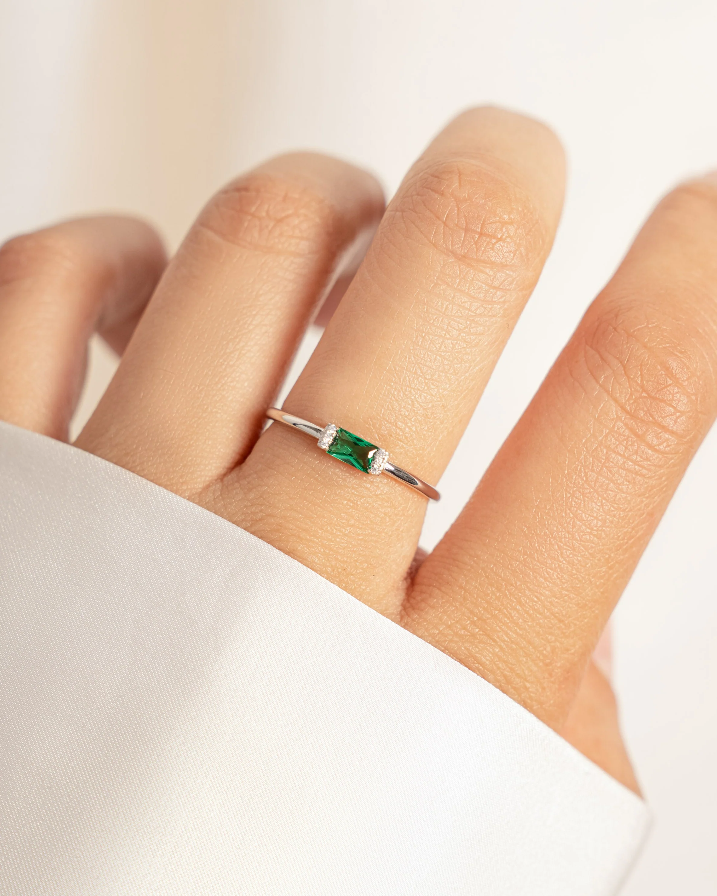 Emerald Simple Baguette Ring - Image 4