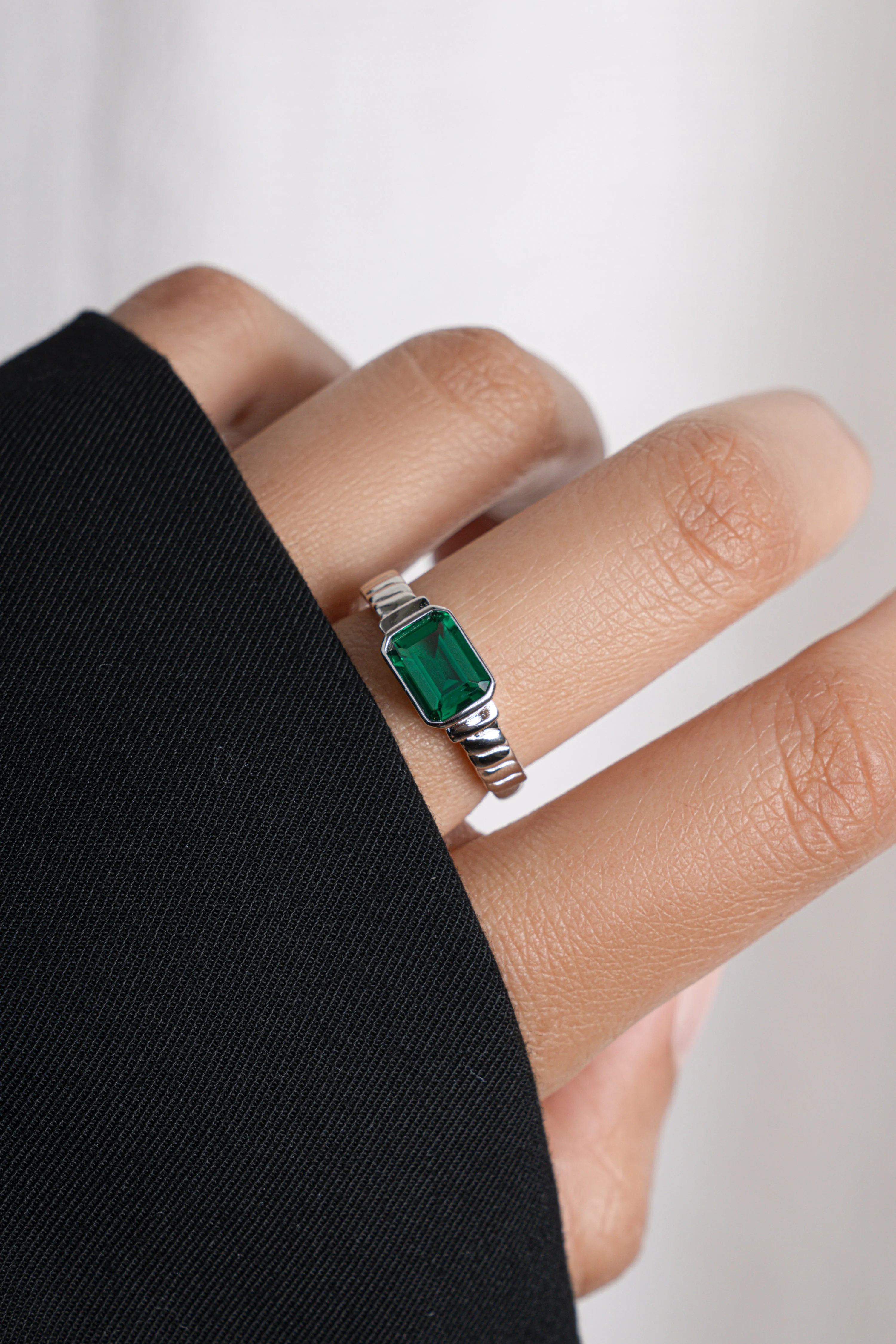 Emerald Statement Ring - Image 4