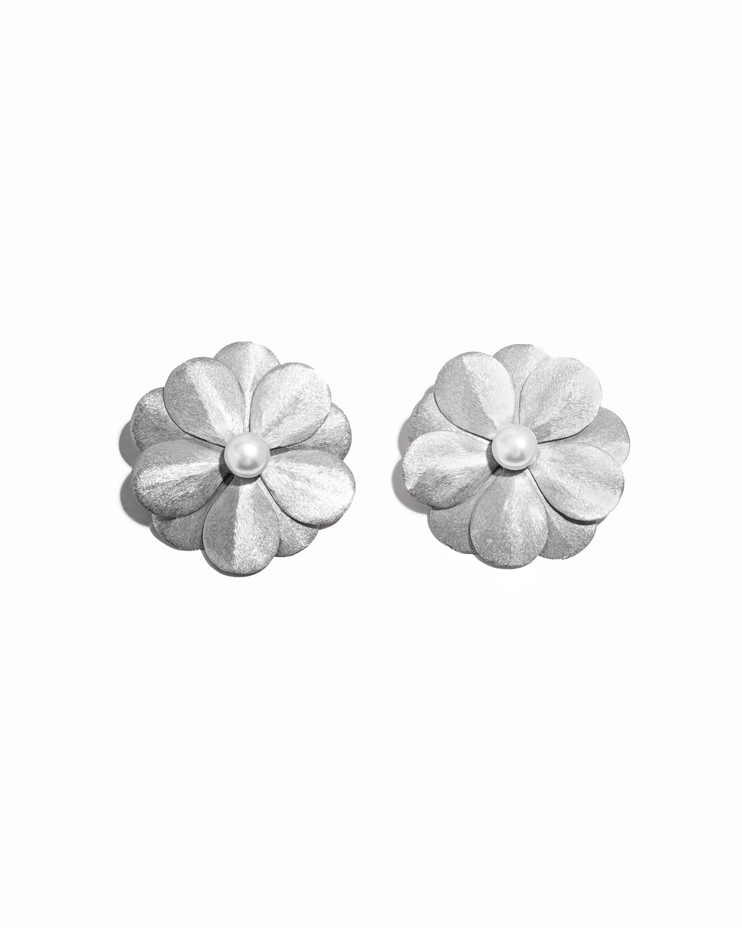 Flower Pearl Earrings - Image 3