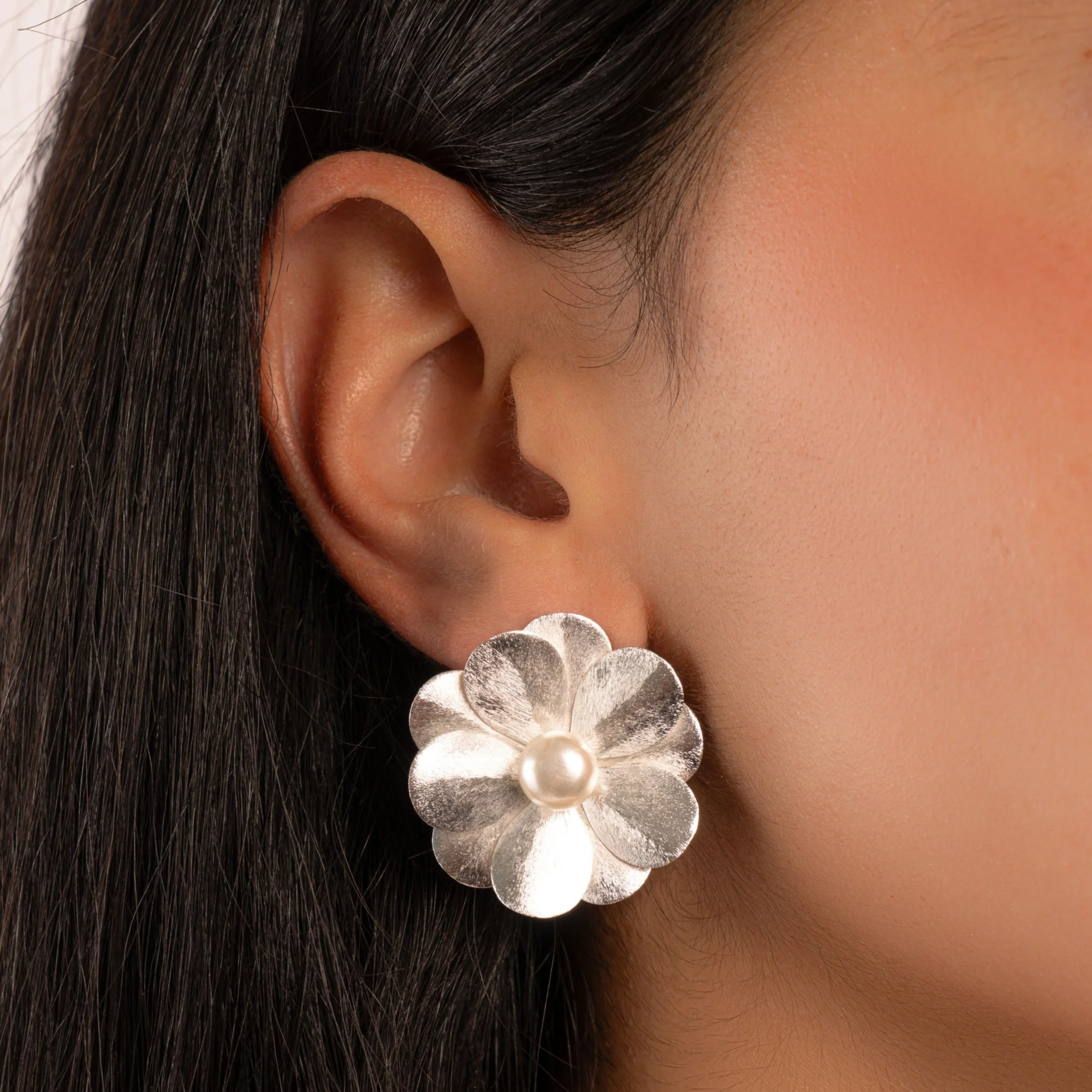 Flower Pearl Earrings - Image 4