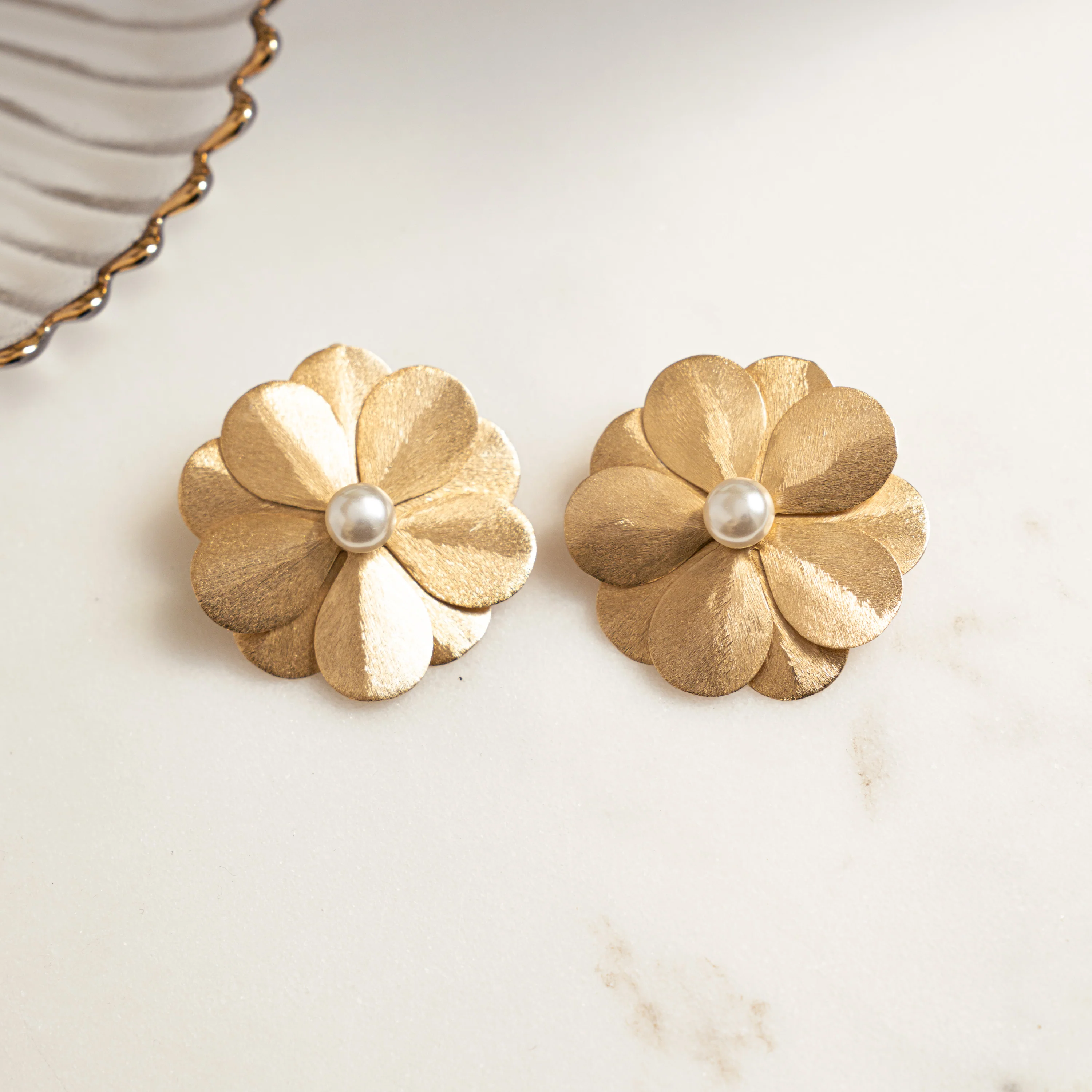 Flower Pearl Earrings - Image 5