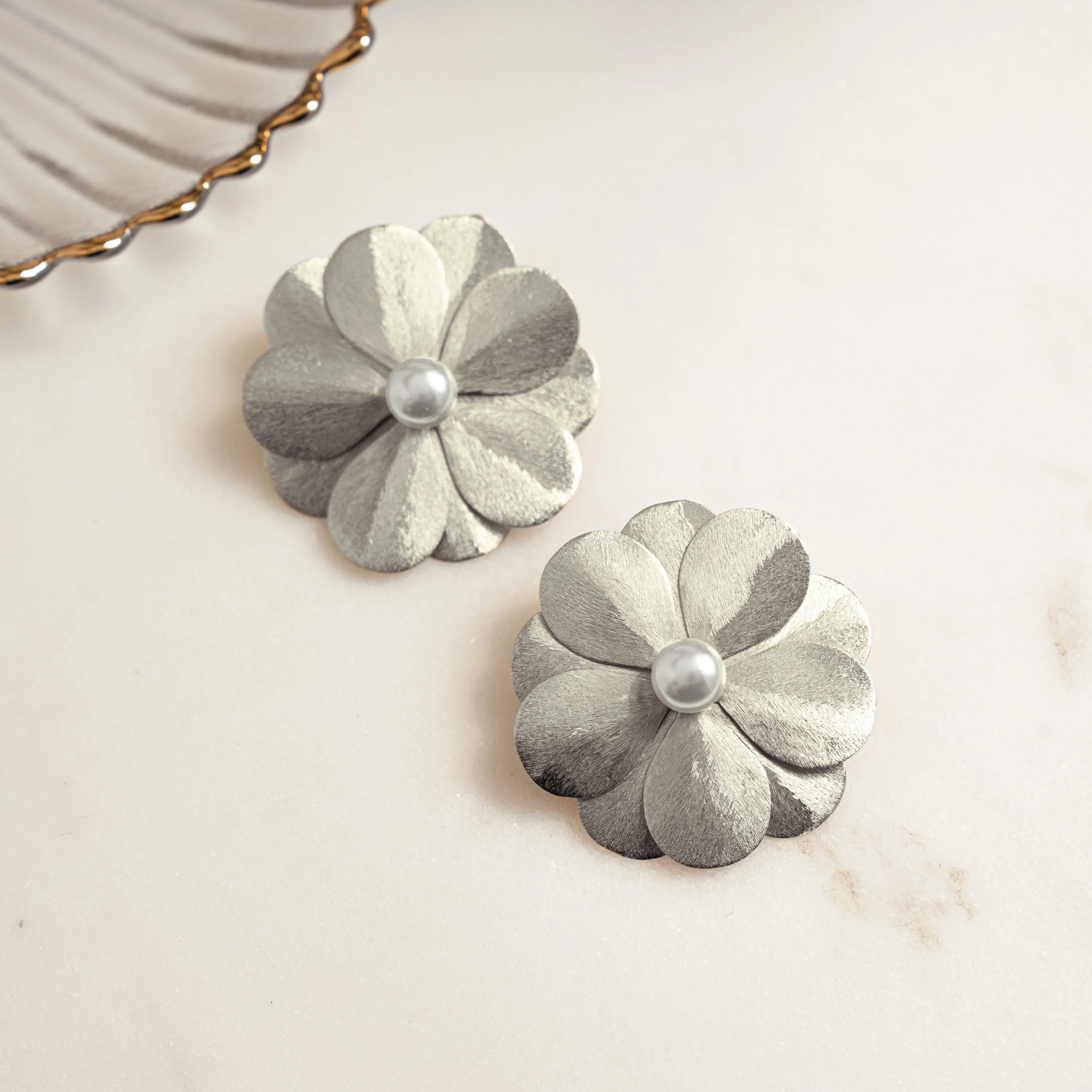Flower Pearl Earrings - Image 6
