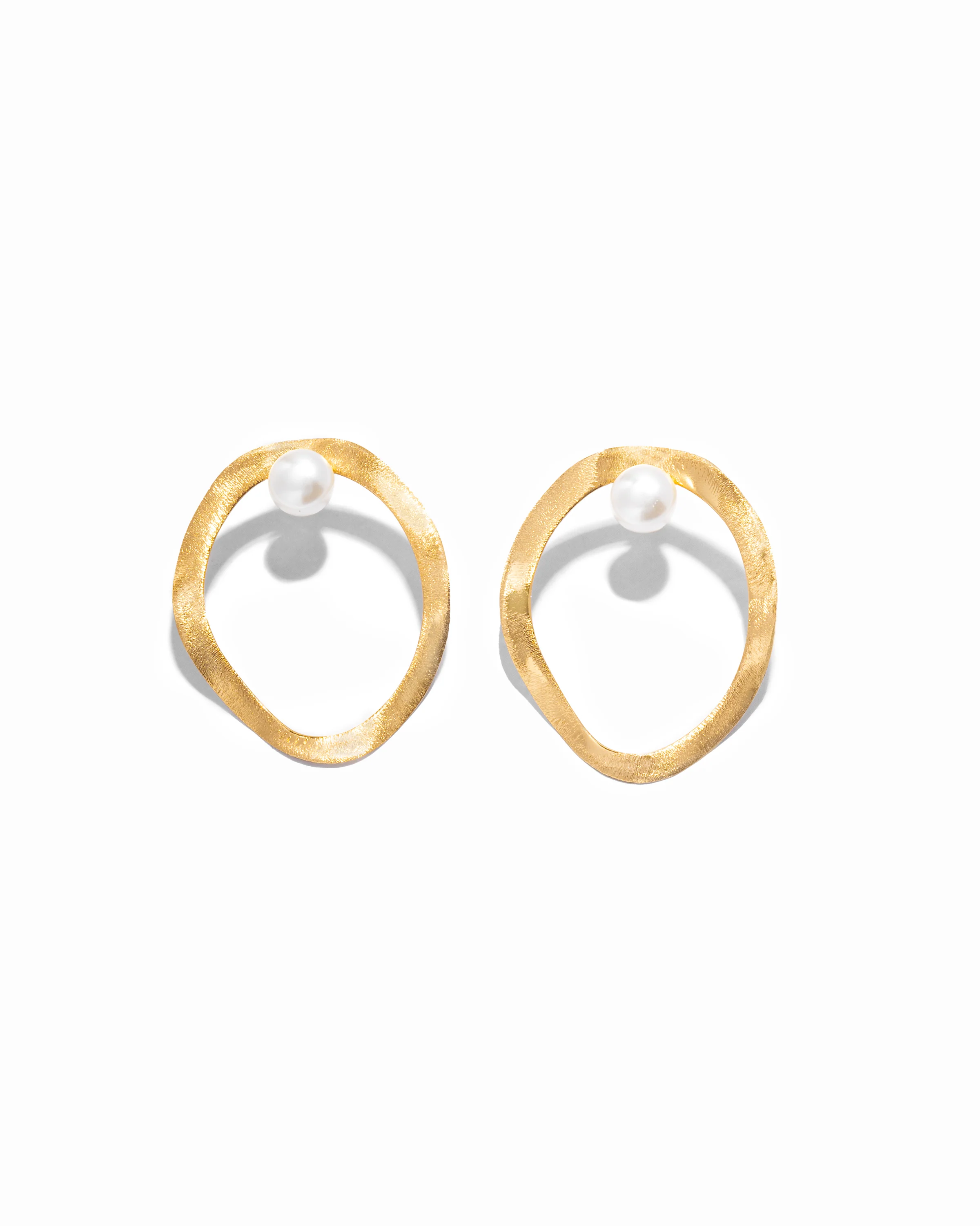 Organic Circle Pearl Earrings