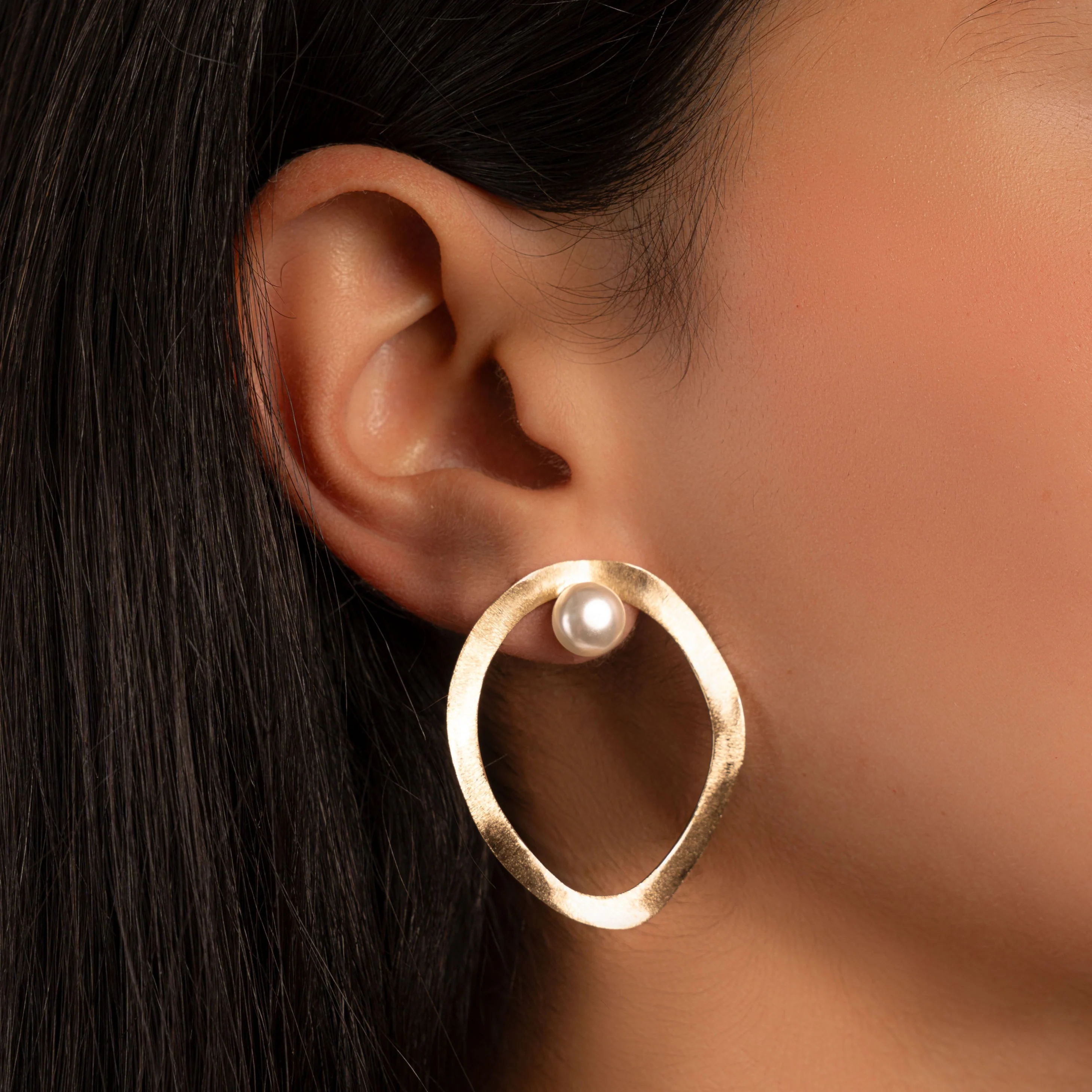 Organic Circle Pearl Earrings - Image 2