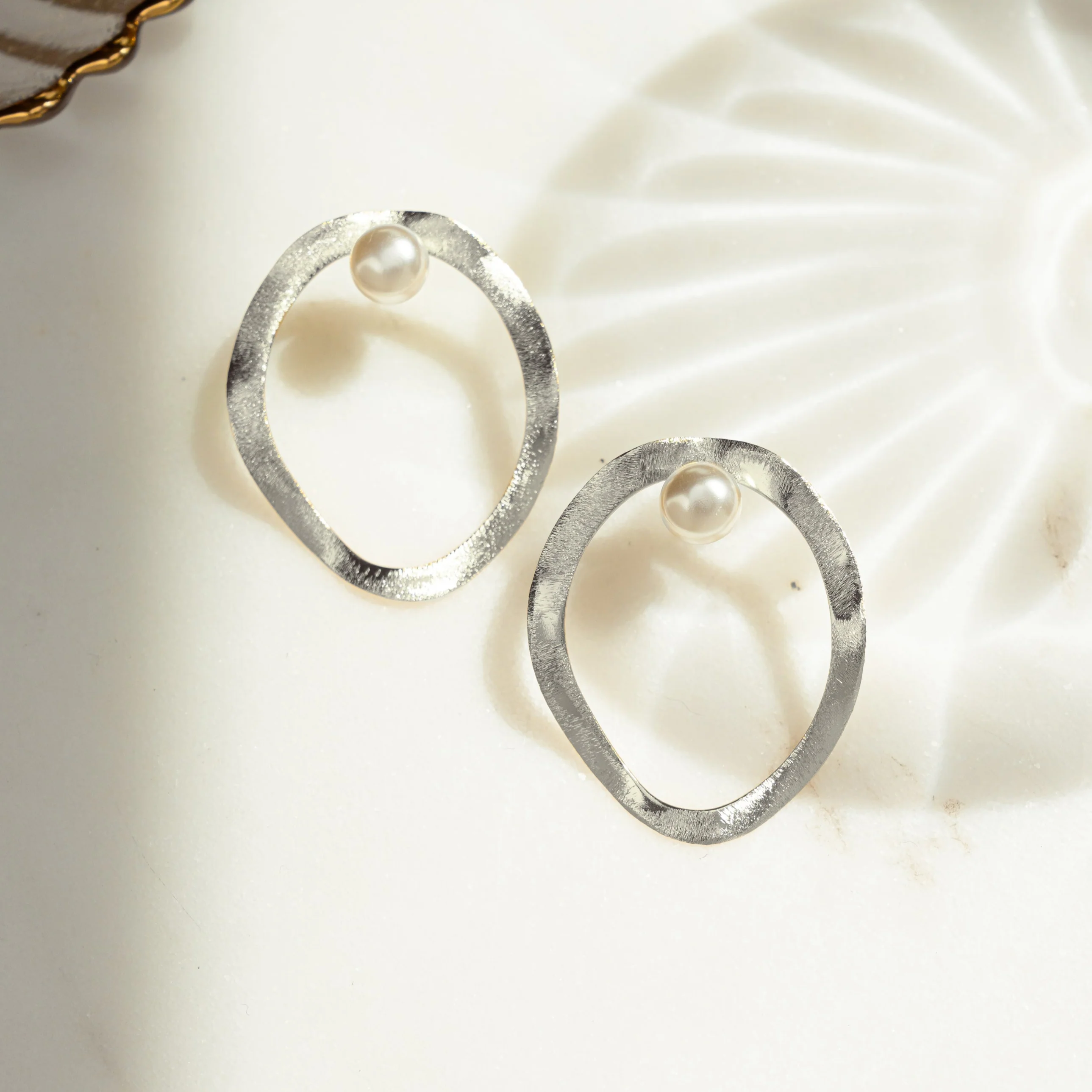 Organic Circle Pearl Earrings - Image 3