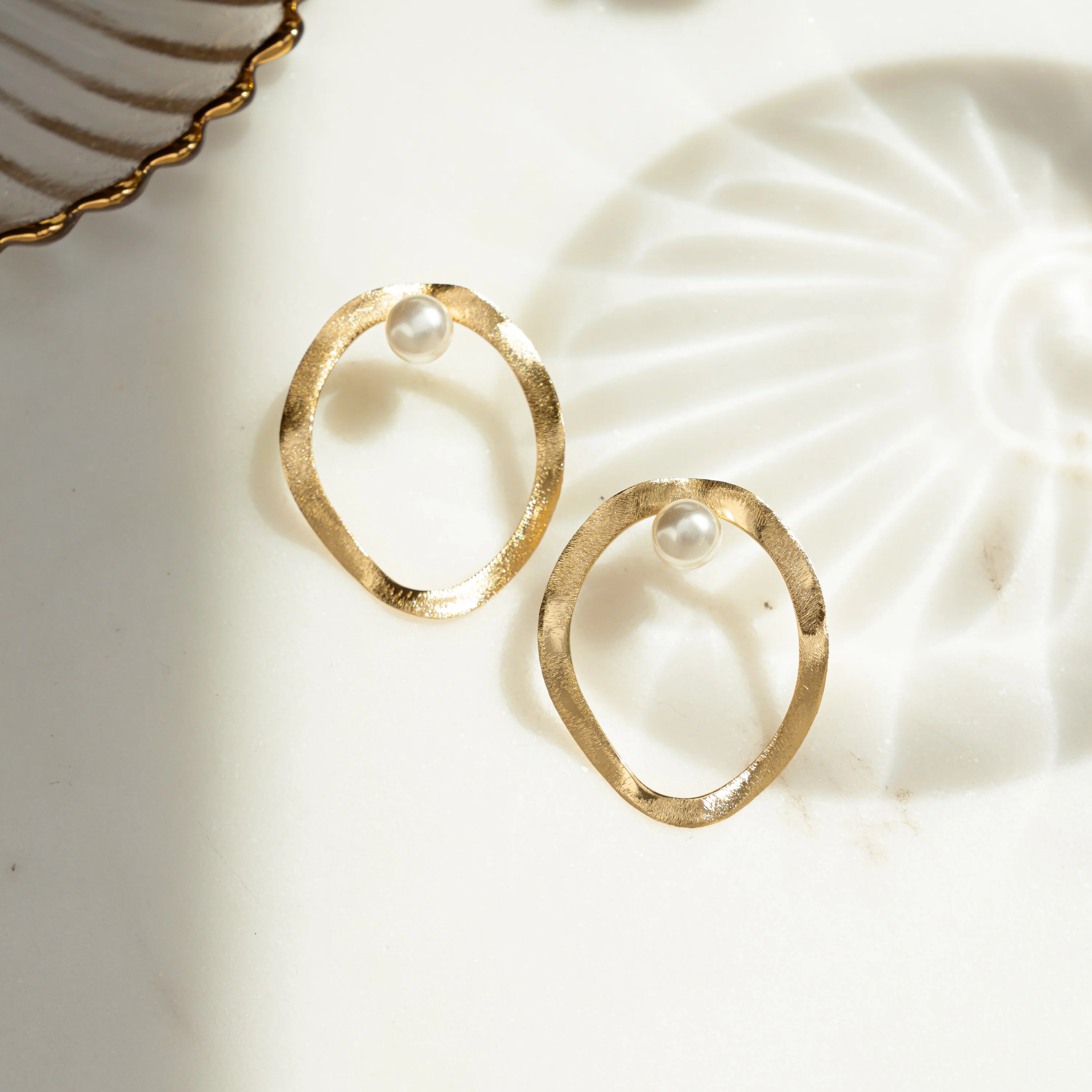 Organic Circle Pearl Earrings - Image 5