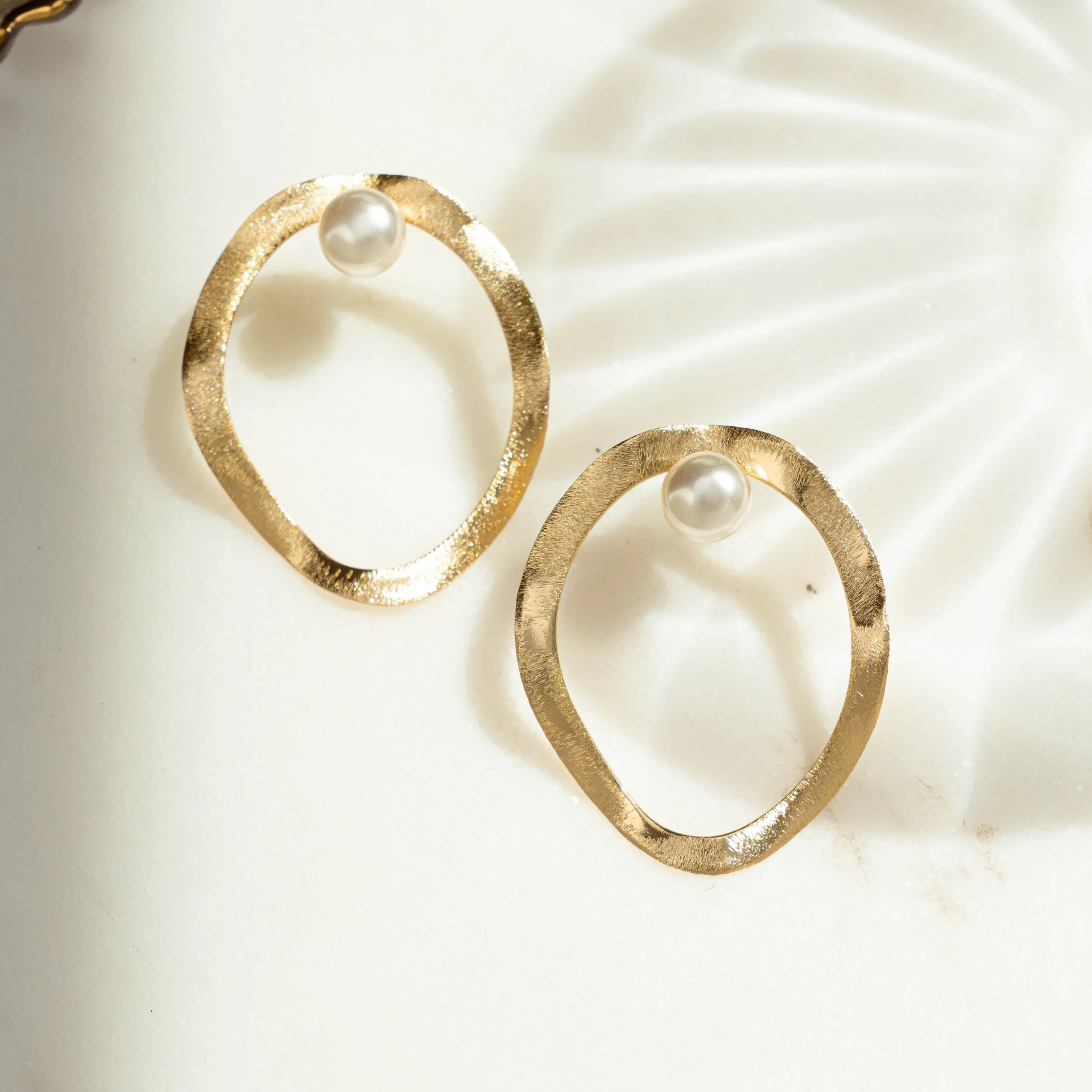 Organic Circle Pearl Earrings - Image 6
