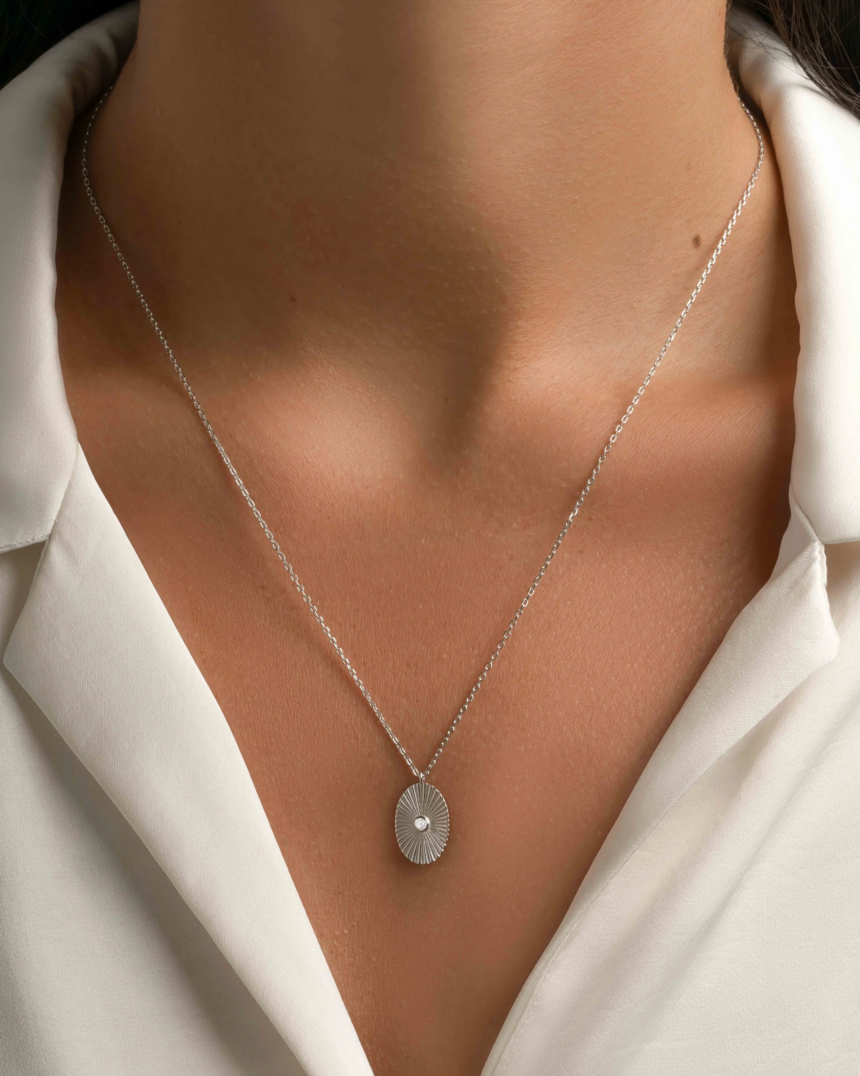 Oval Medallion Necklace - Image 4
