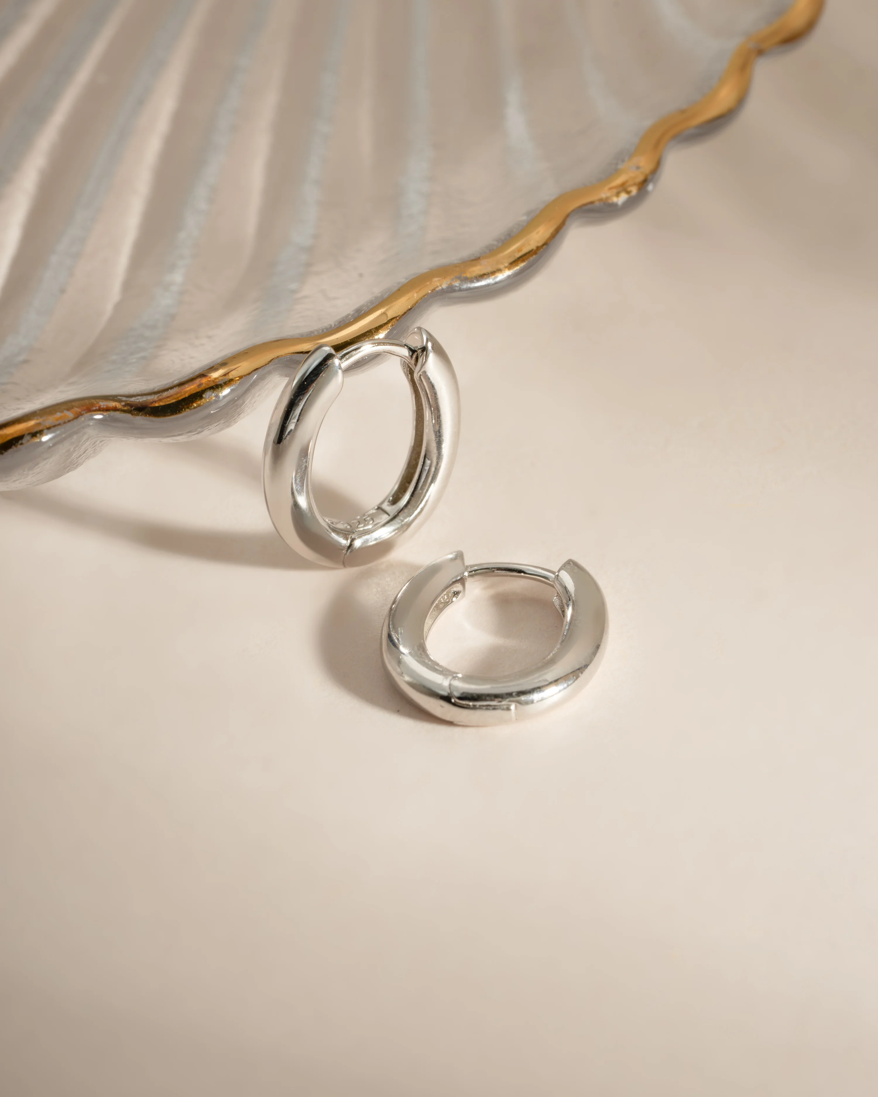 Oval Plain Huggies - Image 3