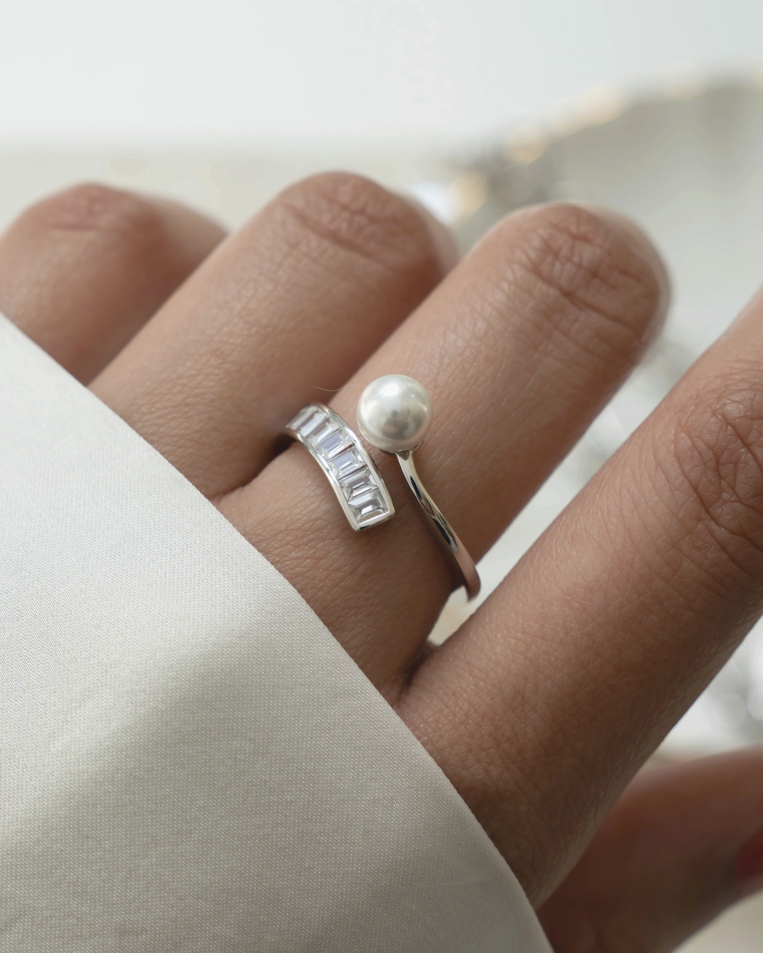 Pearl Baguette Ring - Image 4