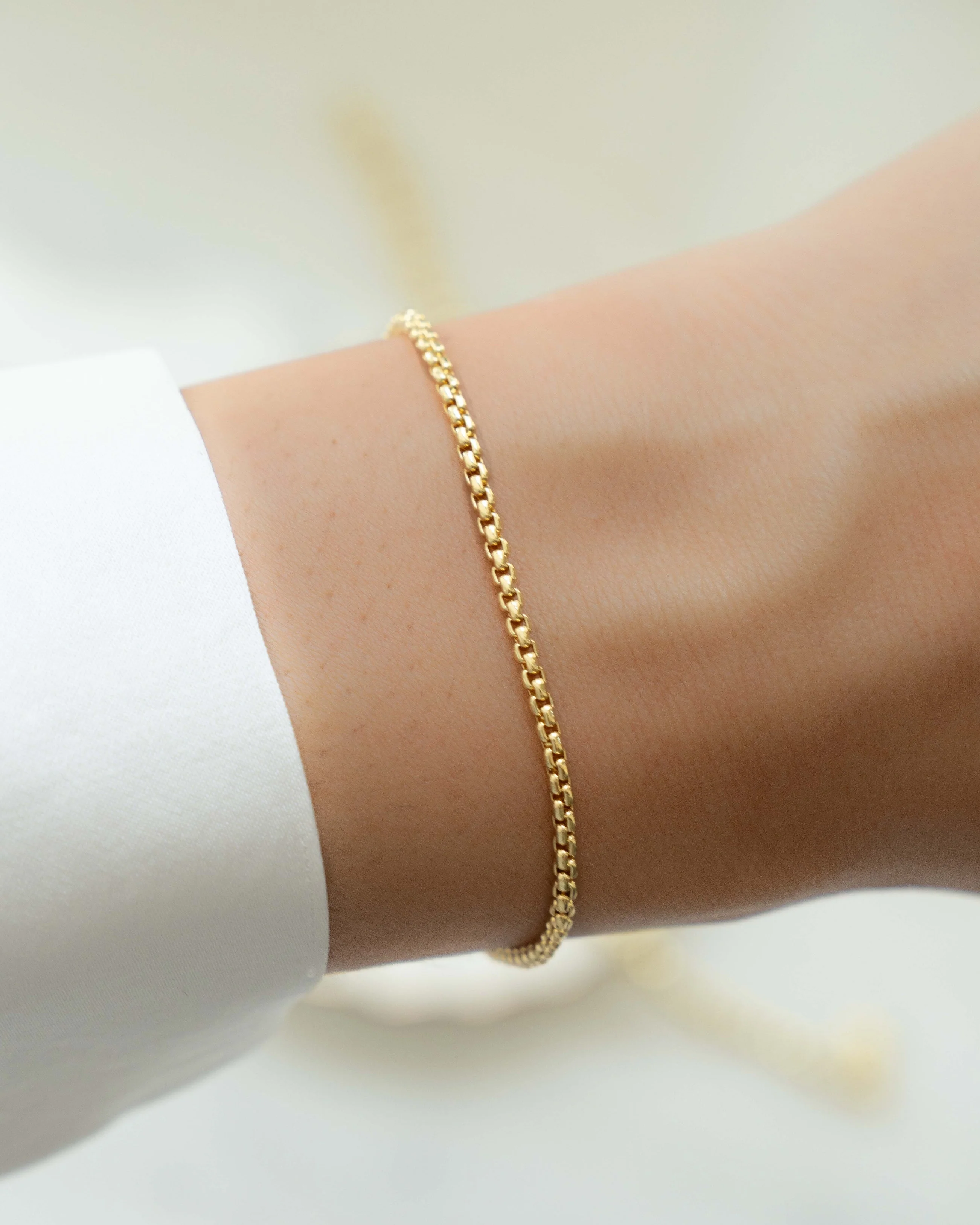 Rounded Box Chain Bracelet - Image 2