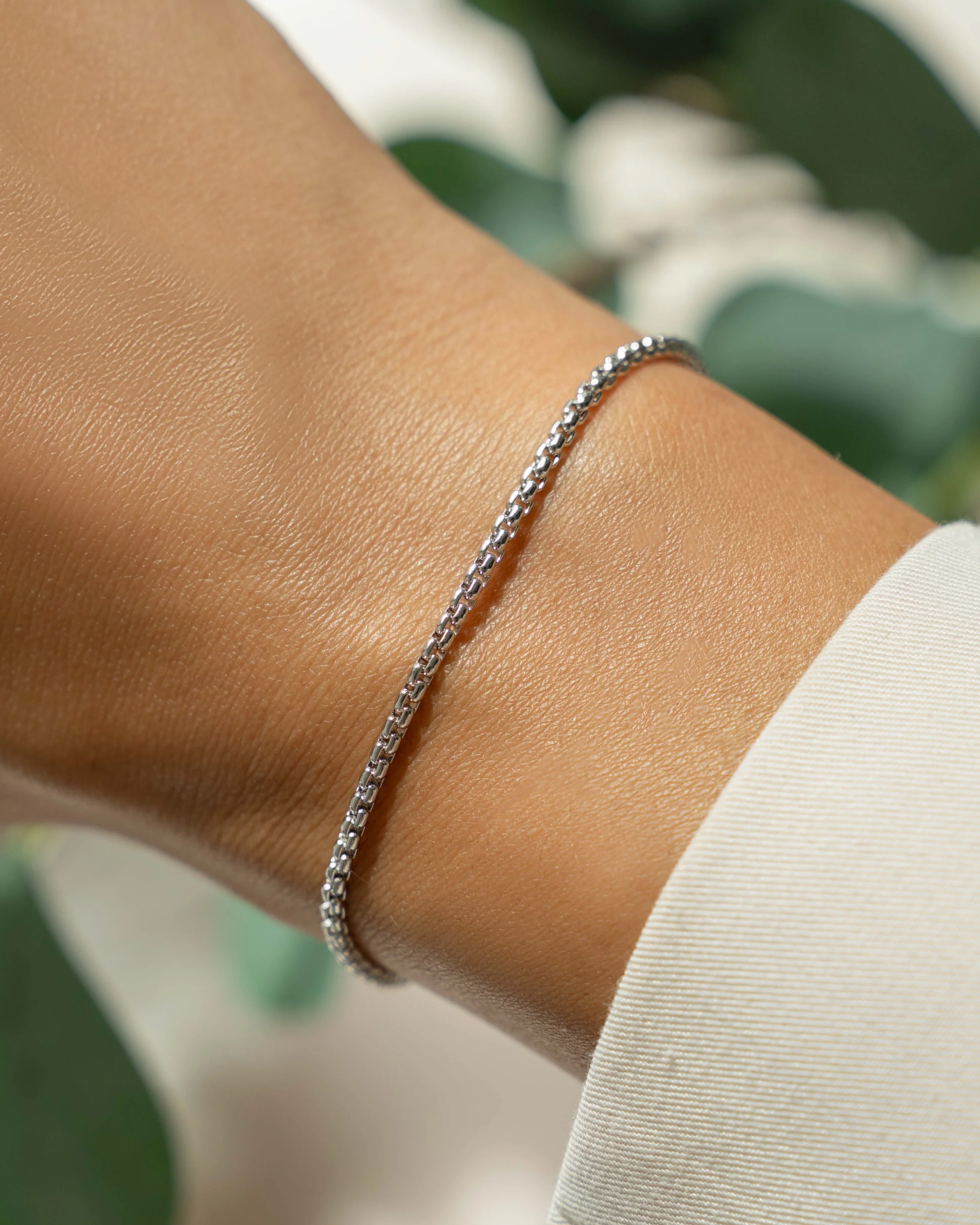 Rounded Box Chain Bracelet - Image 4
