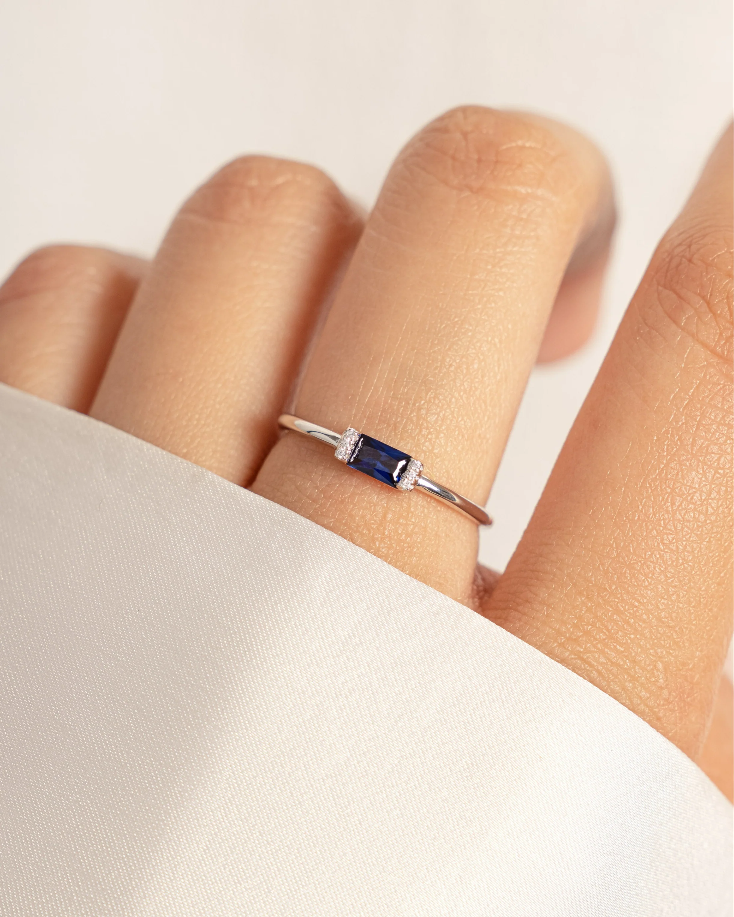 Sapphire Simple Baguette Ring - Image 4