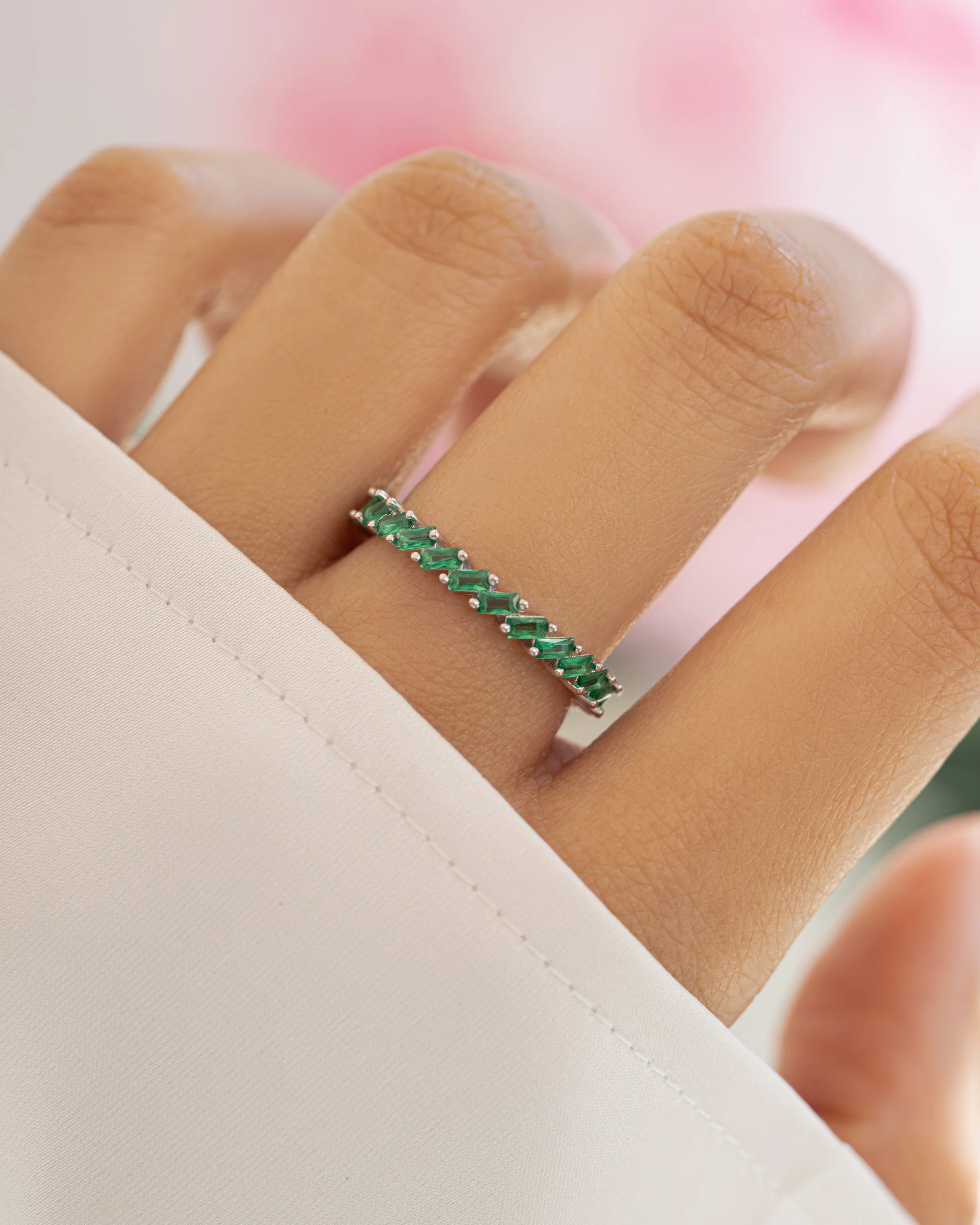 Slanted Emerald Baguette Ring - Image 4