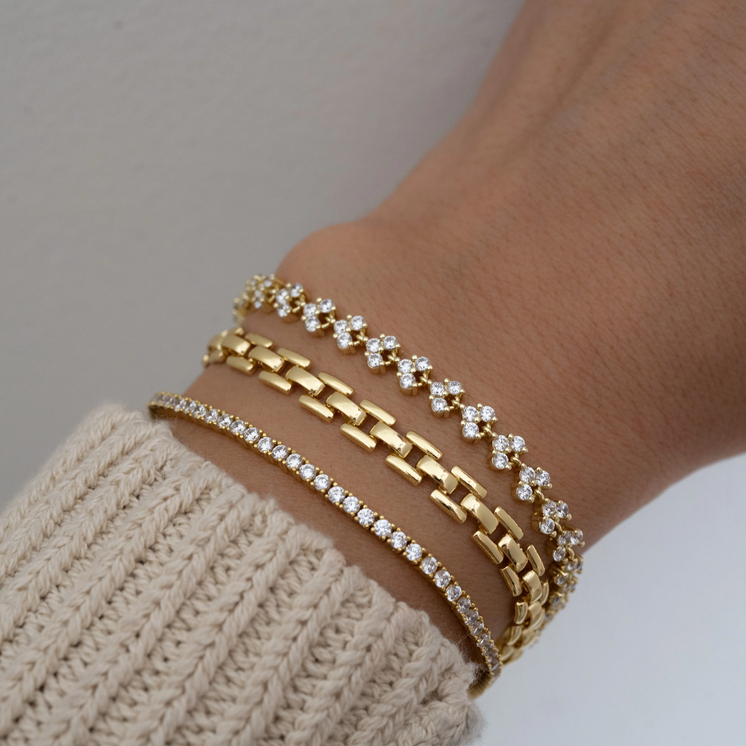 Tennis Bracelet w Latch - Image 11