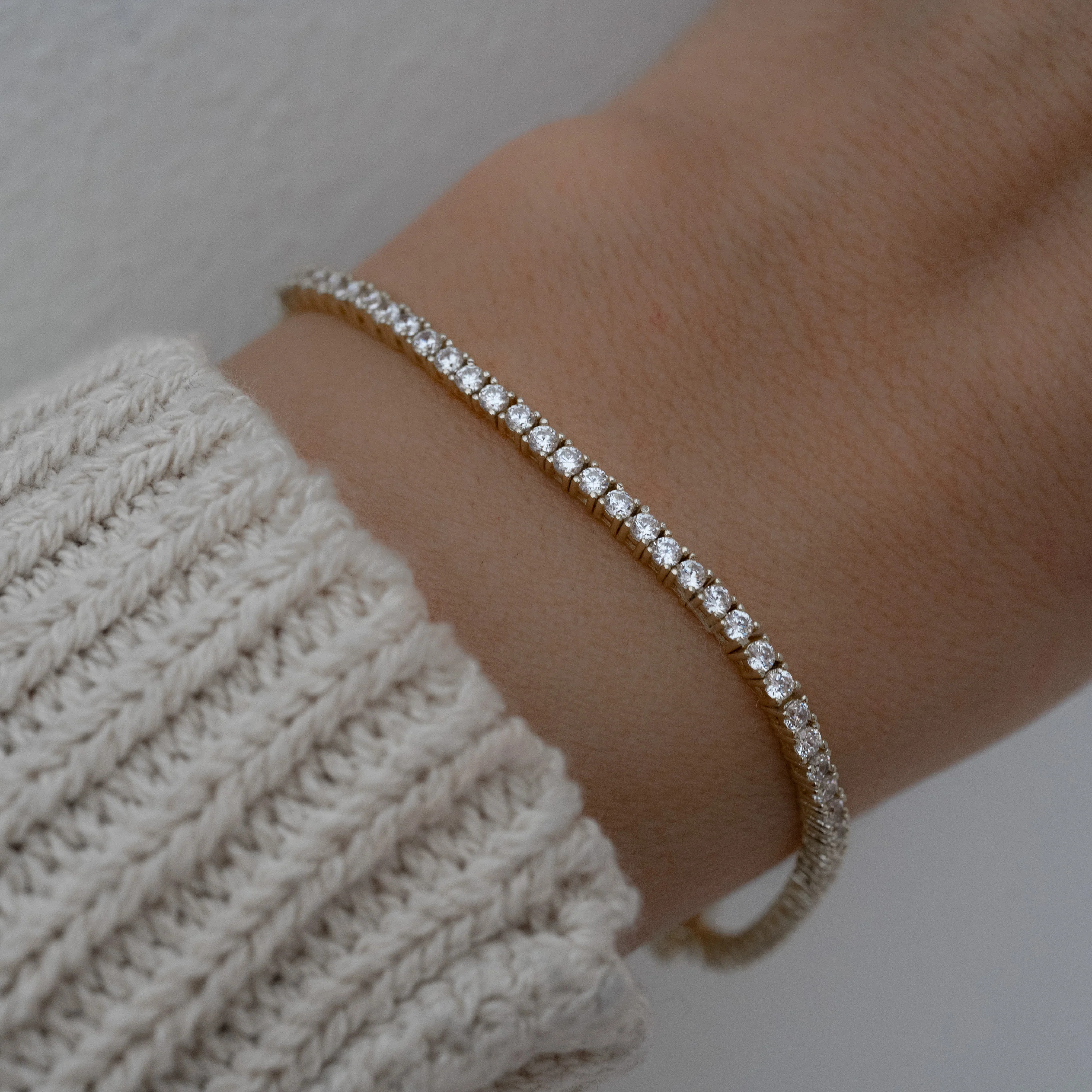 Tennis Bracelet w Latch - Image 5